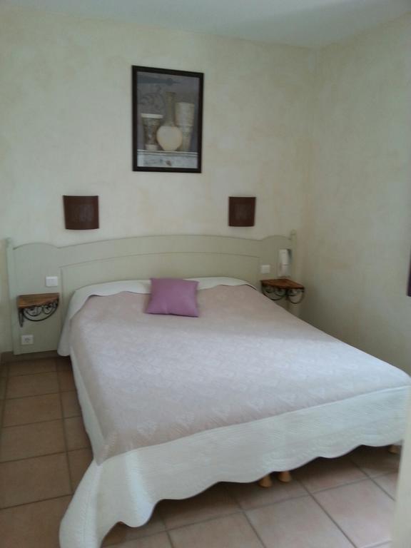 Gordes Le Bastidon Apartment Room photo